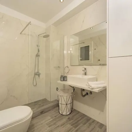 Apartment Wsd Railway Boutique Stylish 2bd With View Balcony Near Attik Merto